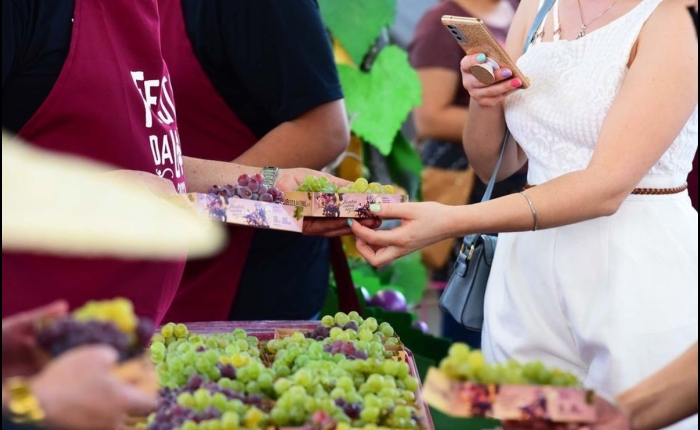 Agricultura reúne produtores interessados em fornecer uvas para a Festa da Uva